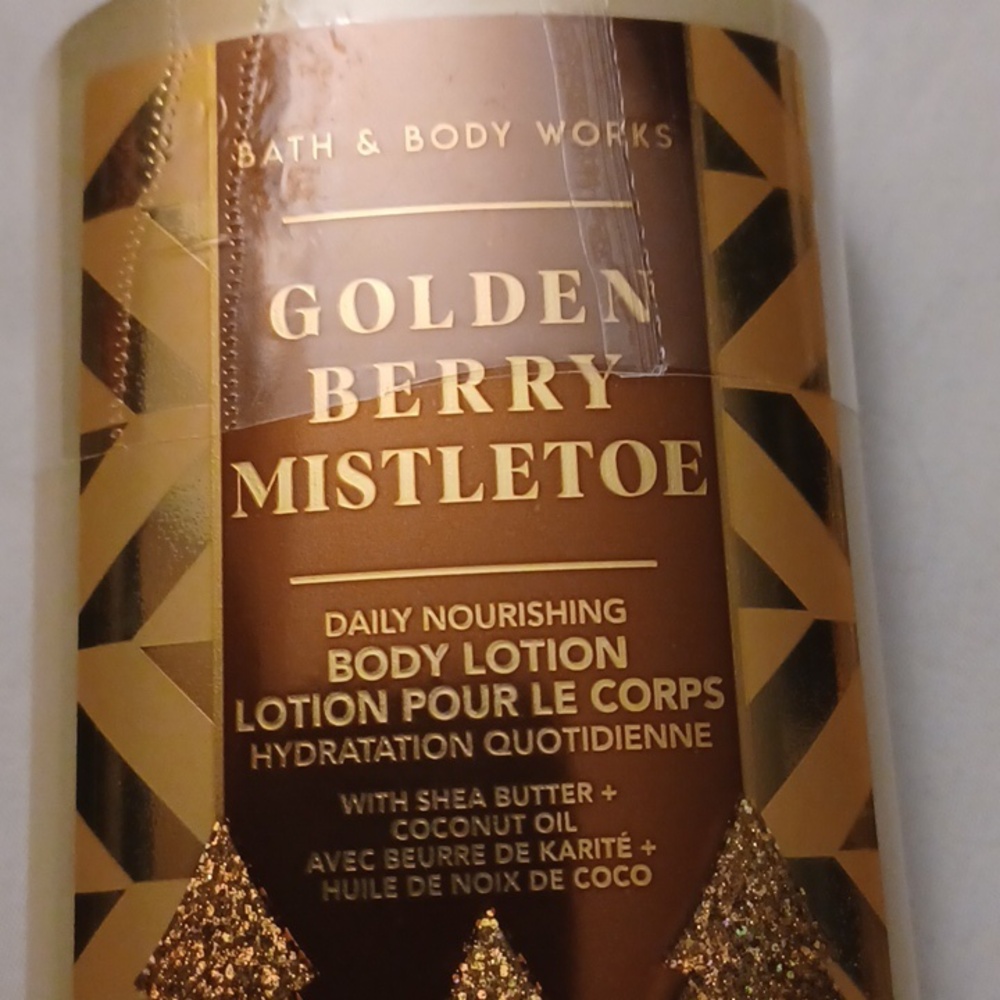 4/$40 New "Golden Berry Mistletoe" Body Lotion - 236 mL Sealed Bottle - Picture 3 of 6